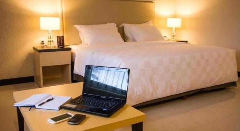 Bella Hotel Surabaya Ngoại thất bức ảnh