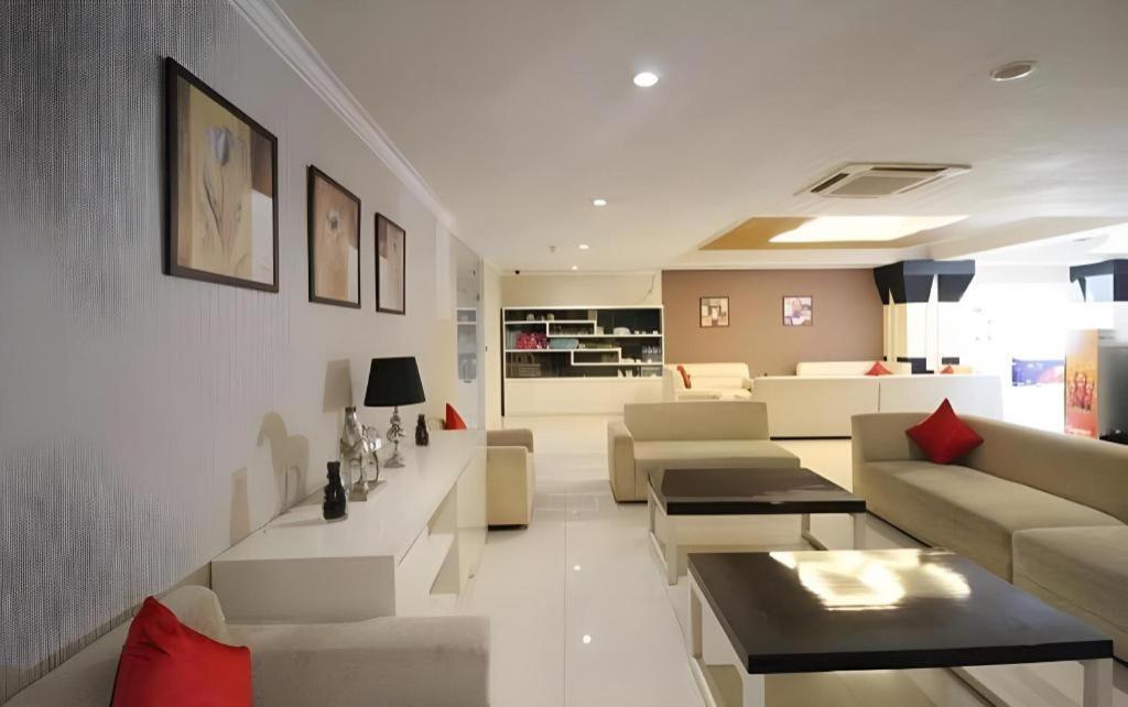 Bella Hotel Surabaya Ngoại thất bức ảnh